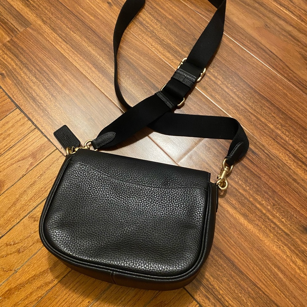 Coach Black Crossbody Bag with Saddle Shape - Picture 2 of 2